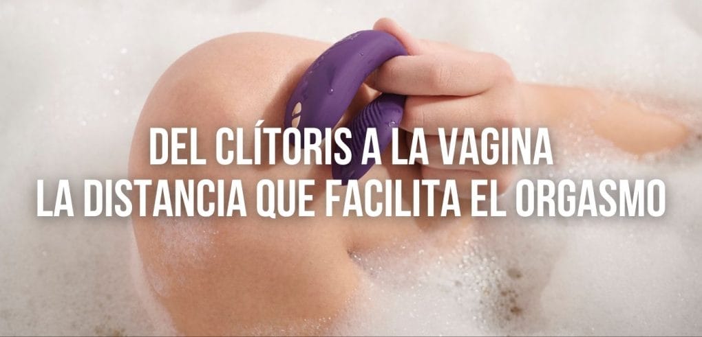 baño de espuma, una pierna y un juguete erótico en forma de pinza con un cartel que reza del clítoris a la vagina la distancia que facilita el orgasmo
